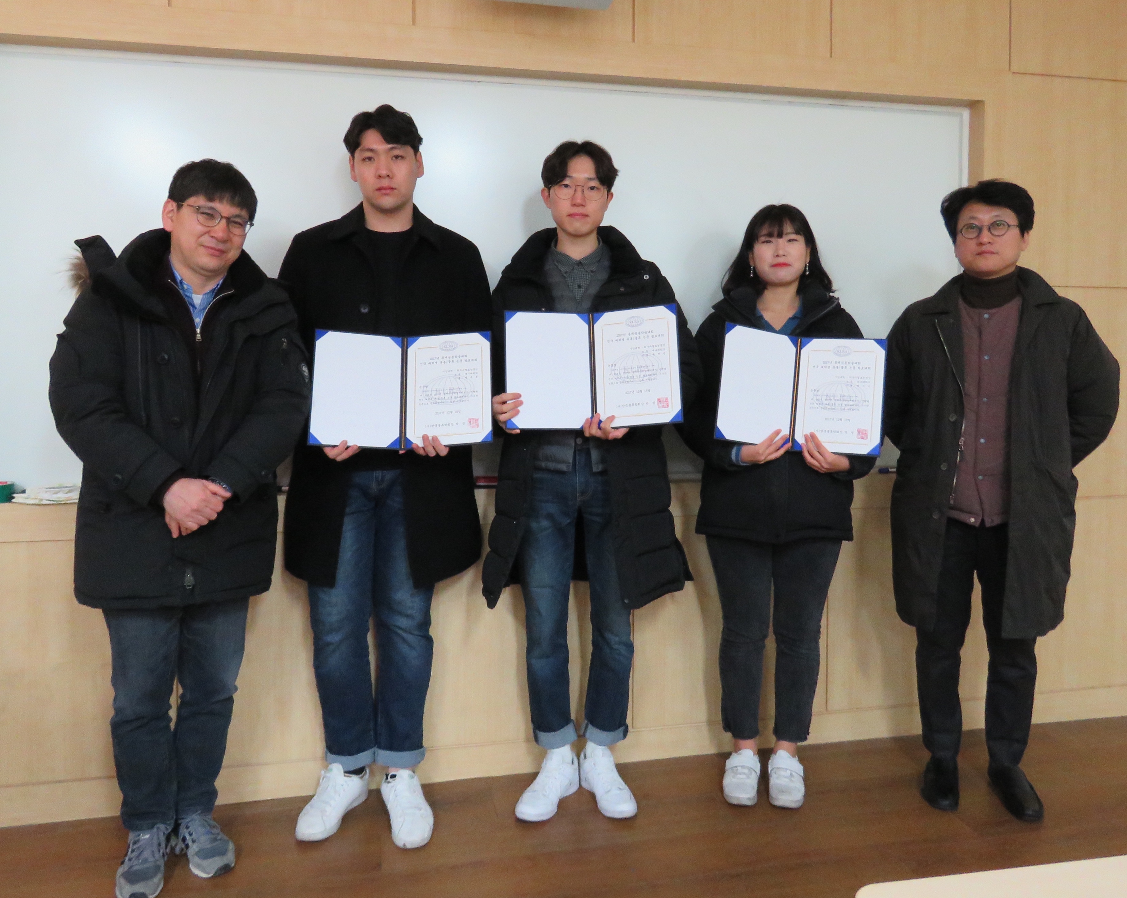 크로스오버 쇼핑행동 연구로 유통·물류 최우수발표논문상 받은 대구대 경영학과 학생들